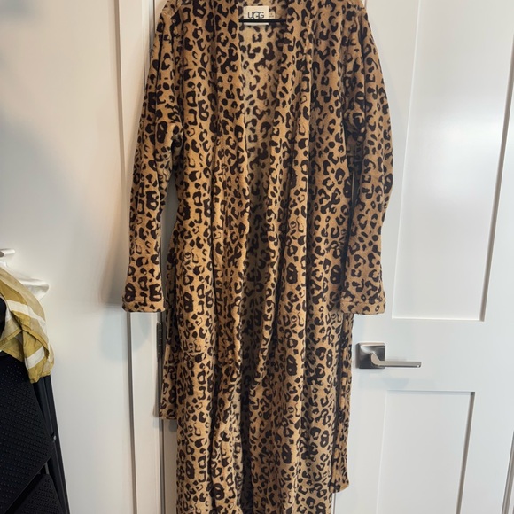 UGG Leopard Print Robe - Picture 2 of 5